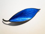 Designer: Willy Winnaess (active 1950s) David Andersen brooch Brosche Silber Email enamel leaf Blatt blau blue Emaille